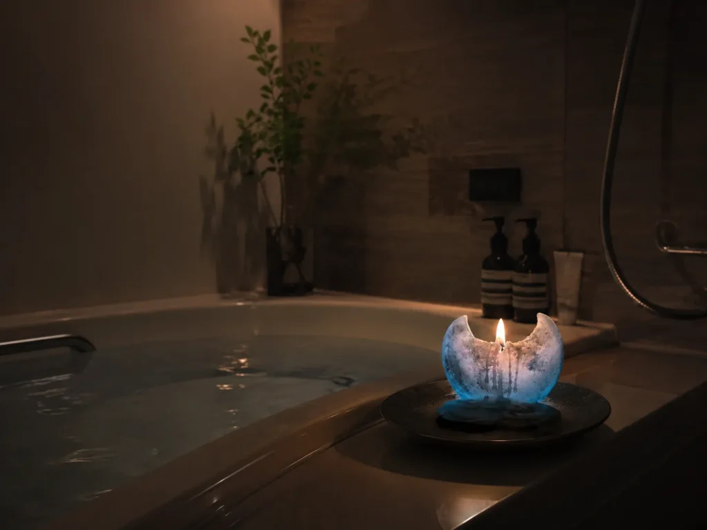 Candle Shop Fragmentの月のキャンドルはバスルームで使用もおすすめです