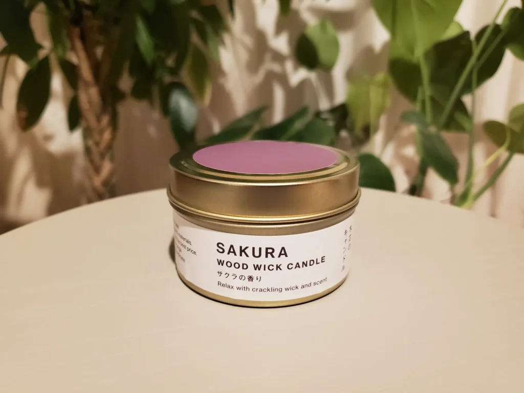 実際に購入したスタンダード プロダクツのサクラの香りの木芯キャンドル(ウッドウィックキャンドル)
